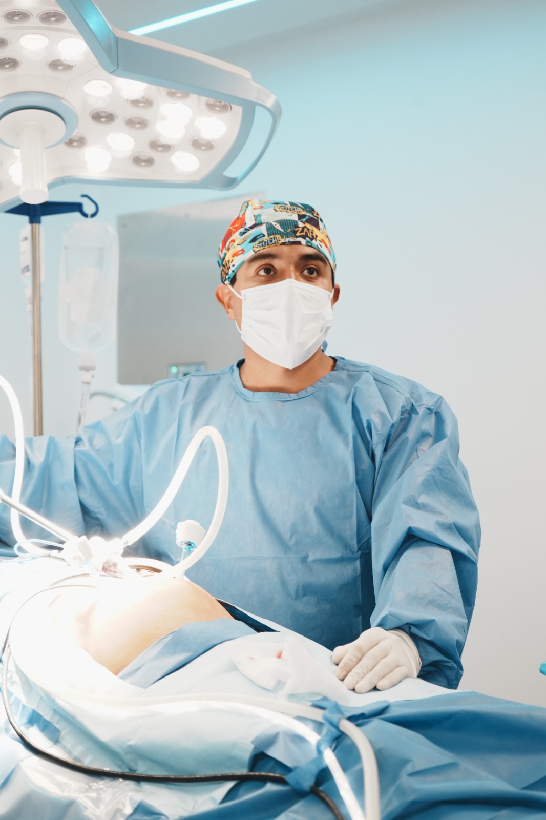 Procedimiento quirúrgico del Dr. Allan Gloria
